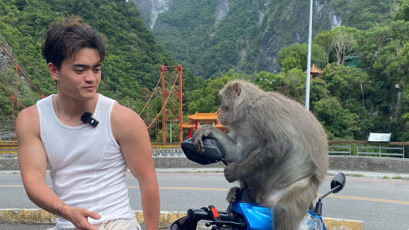Richard Laursen filming on the road in Taiwan